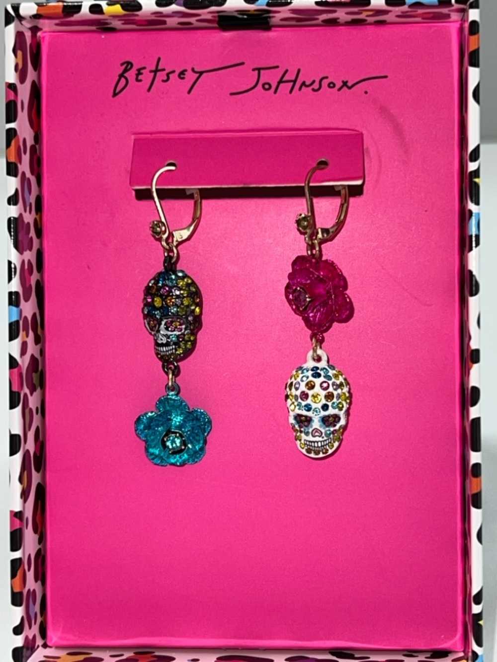 NIB Betsey Johnson Faux Stone Sugar Skull Flower Mismatch Earrings - Picture 2 of 6